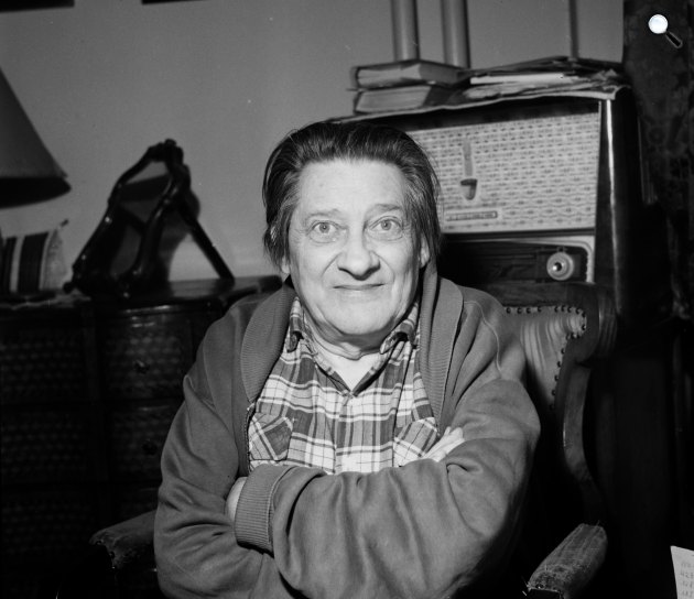 Id. Kodolányi János (1899-1969) Kossuth-díjas magyar író, újságíró az otthonában, Budapest, 1964 (Fotó: Fortepan / Hunyady János)