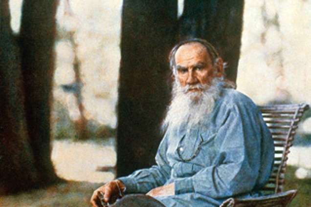 Lev Tolsztoj (1828-1910) író Jasznaja Poljanában, 1908 (Fotó: Wikimkédia)