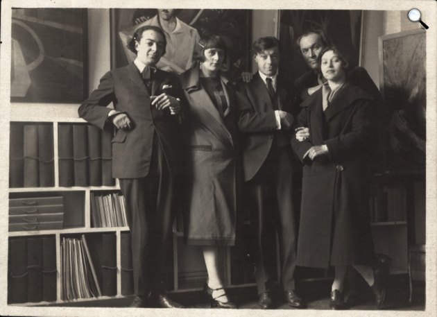 André Kertész: Brassai fotóművész, Tihanyi Lajos festőművész és 3 ismeretlen személy (Fotó: André Kertész/PIM/europeana.eu)