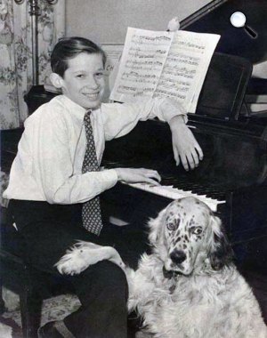 Glenn Gould (1932-1982) a 20. század egyik legismertebb és leghíresebb klasszikus zongoristája gyermekként (Fotó: classicfm.com)