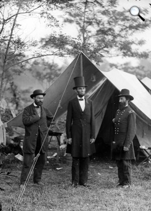 Allan Pinkerton magándetektív, Abraham Lincoln elnök és John A. McClernand vezérőrnagy az Antietam csata idején, 1862 (Fotó: Alexander Gardner/Washington, DC: Kongresszusi Könyvtár)