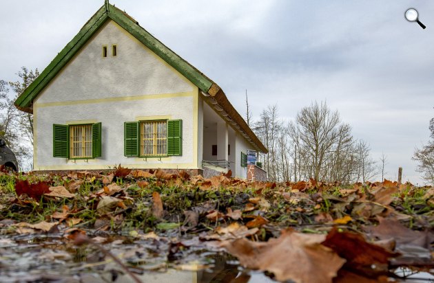 A Fekete István-emlékhely a Kis-Balatonnál lévő Diás-szigeten, Fenékpuszta, 2019 (Fotó: MTI/Varga György))