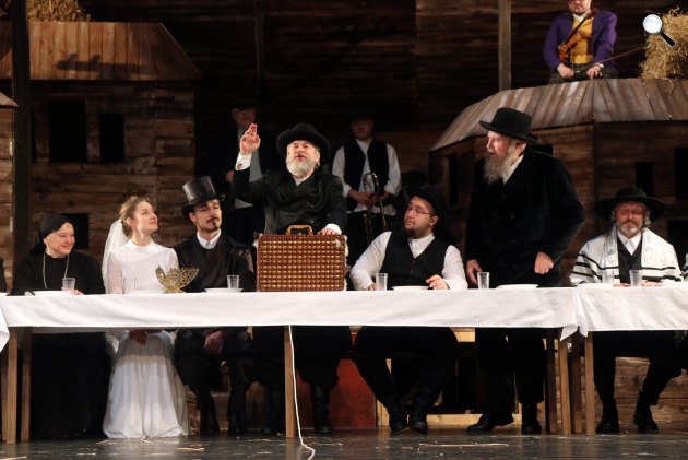 Joseph Stein - Jerry Bock - Sheldon Harnick: Hegedűs a háztetőn c. musical -  Miskolci Nemzeti Színház, 2019 (Fotó: MTI/Vajda János)