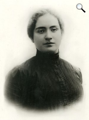 Lesznai Anna (1885-1966) magyar költő, író, grafikus, iparművész, a Nyolcak vendégtagja (Fotó: Székely Aladár/PIM)