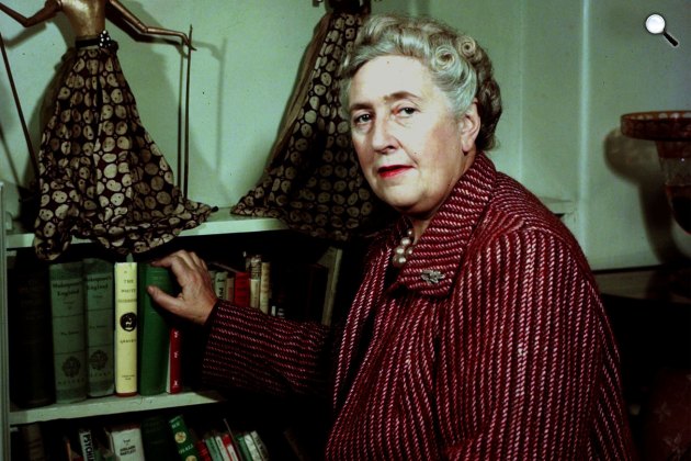 Agatha Christie (1891-1976) író színezett fotója (Forrás: Agatha Christie / Facebook)