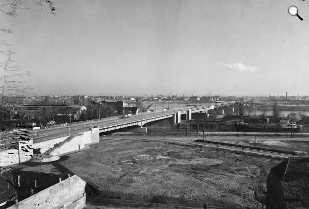 Óbuda, az Árpád (Sztálin) híd a Szent Péter és Pál-templomtól nézve, Budapest, 1950 (Fotó: Fortepan/UVATERV)