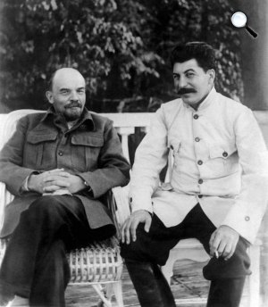 Vlagyimir Iljics Lenin és Joszif Visszarionovics Sztálin orosz, szovjet politikusok, 1922 (Fotó: Wikimédia) 