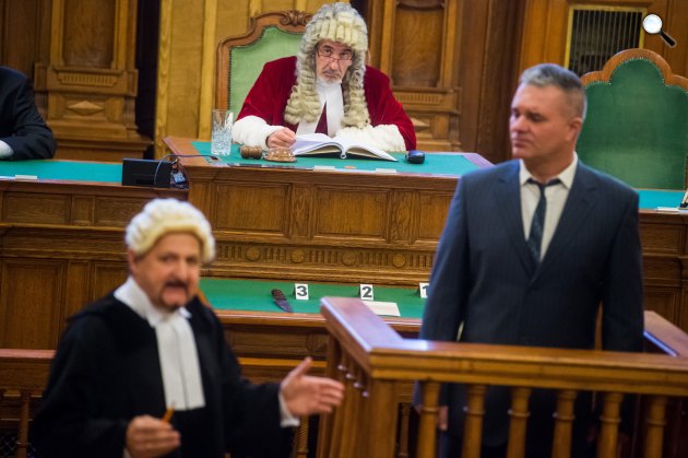 Agatha Christie - Simon Kornél: A vád tanúja, Szerednyey Béla, Jakab Csaba, Barabás-Kiss Zoltán, Játékszín, 2020 (Fotó: MTI/Balogh Zoltán)