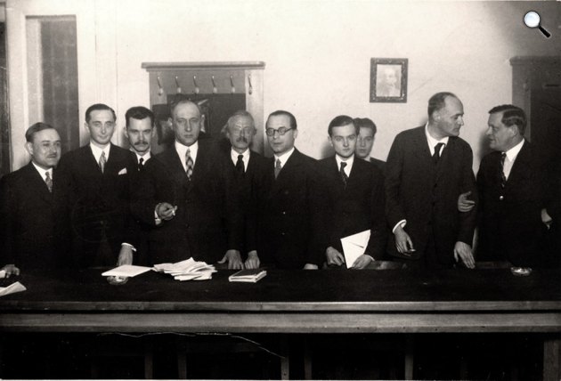 Baumgarten díjkiosztás 1935-ben - Barta János, dr. Halász Gábor, József Attila, Nagy Lajos, Telekes Béla, Szerb Antal, Weöres Sándor, Füst Milán és Karinthy Frigyes (Fotó: PIM)