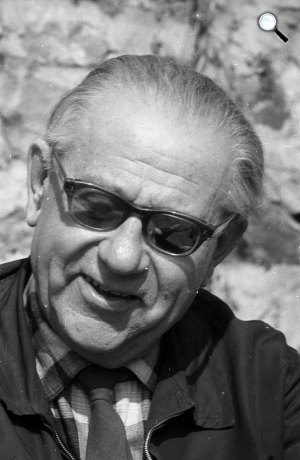Fekete István (1900-1970) író az Esterházy kastélyban, Szigliget (Fotó: Hunyady József/Fortepan)