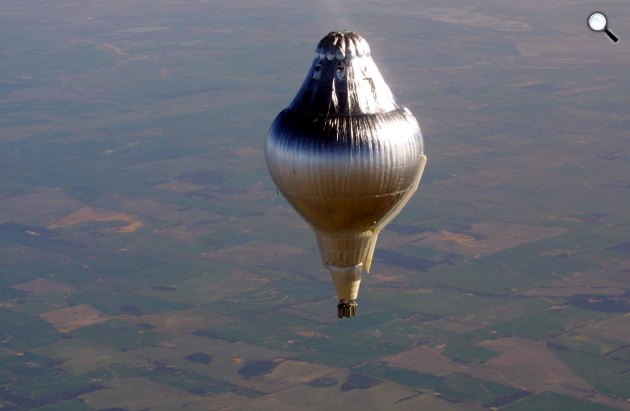 Steve Fossett hatodszor is nekivágott föld körüli utazásának, 2002 (Fotó: airportjournals.com/getty)