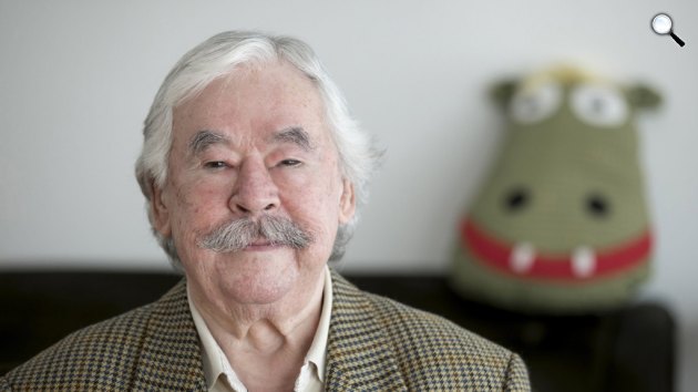 Csukás István (1936-2020) Kossuth-díjas magyar költő, író és Süsü, a sárkány (MTI Fotó)