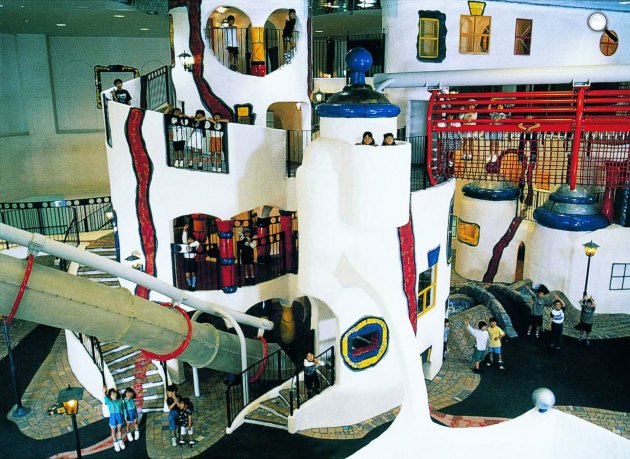 Hundertwasser - gyermek kalandpláza, Osakában, Japán (Fotó: hundertwasser.com)