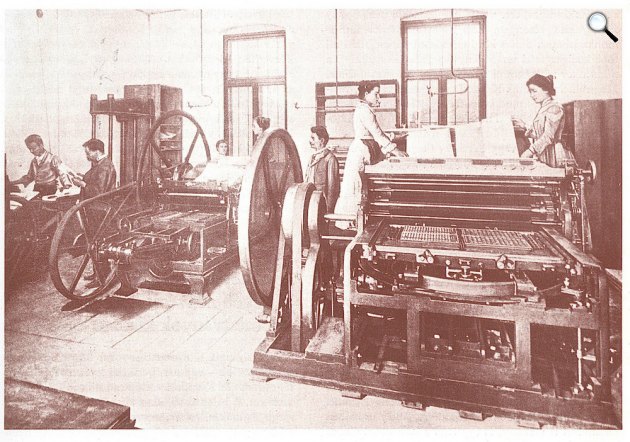 Gépterem Diamant nyomdagéppel. Baloldalt az 1889-ben vásárolt, kézzel hajtott Löser-féle gyorssajtó, Kner Nyomda (Fotó: Klösz György/OSZK)