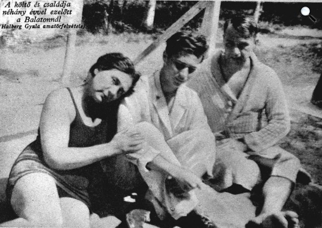 Kosztolányi Dezső családjával, Harmos Ilonával és Kosztolányi Ádámmal nyáron a strandon, 1933 körül (Fotó: Halberg Gyula/PIM)