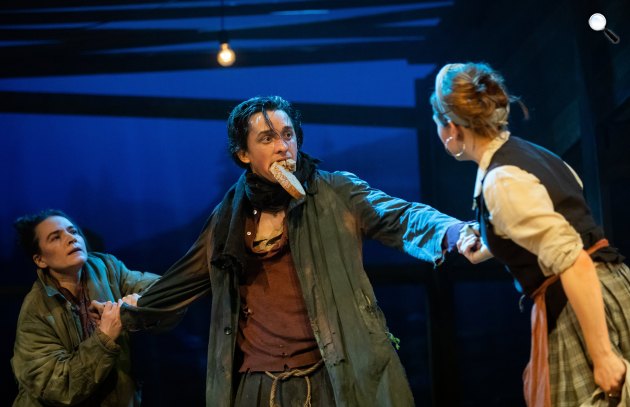 Rendező: Rudolf Péter - J. M. Synge: A Nyugat császára, Pesti Színház, 2020 (Fotó: MTI/Mohai Balázs) 