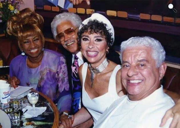 Celia Cruz, Johnny Pachebo, Rita Moreno és Tito Puente egy asztalnál (Fotó: listal.com)