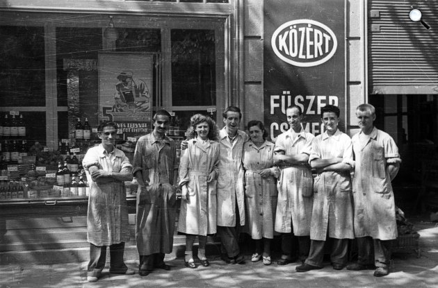  KÖZÉRT fűszer csemegebolt, Budapest, 1955 (Fotó: Fortepan/Krasznaii Gyula)