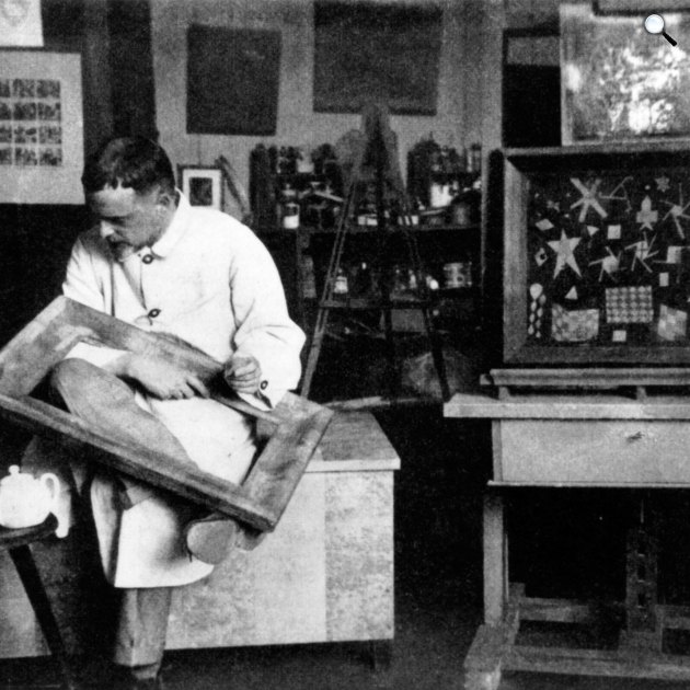 Paul Klee (1879-1940) svájci festő és grafikus munka közben (Fotó: paulklee.net)