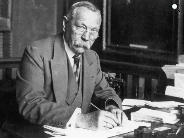 Sir Arthur Conan Doyle (1859-1930)skót író, 1923 (Fotó: conandoyle.com)