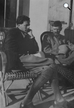 Aldous Huxley író és barátja, D. H. Lawrence író, 1928 (Fotó: Babelio.com)