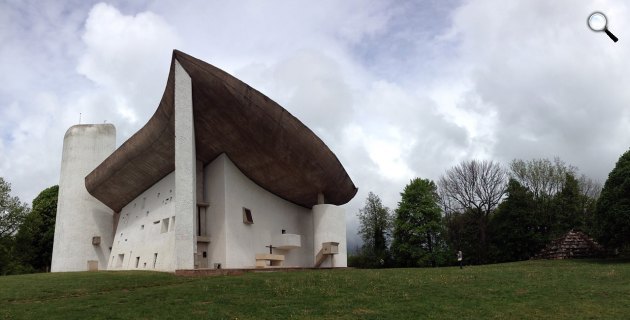 Le Corbusier építész tervezte Magasságos Miasszonyunk-kápolna, Ronchamp (Fotó: Pixabay)