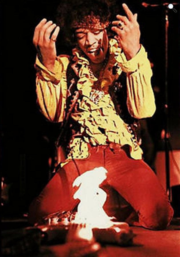 Jimi Hendrix (1942-1970) gitáros, zeneszerző és a lángoló gitárja (Fotó: Twitter(@JimiHendrix)
