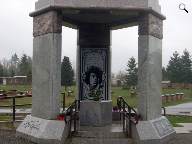 Jimi Hendrix (1942-1970) gitáros, zenész sírboltja, Greenwood Memorial Park, USA (Fotó: Pinterest)