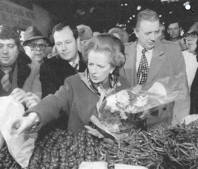 Margaret Thatcher brit miniszterelnök a budapesti Nagycsarnokban, 1984 (Fotó: Huszár István-Bassa Endre-Fábri Magda: 30 év krónikája 1956-1986, OSZK)