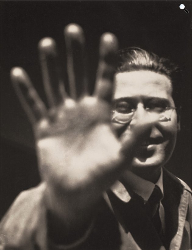 Moholy-Nagy László: Hand before face (Fotó: © 2020 Hattula Moholy-Nagy/VG Bild-Kunst, Bonn/Artists Rights Society (ARS), New York/Capa Központ)