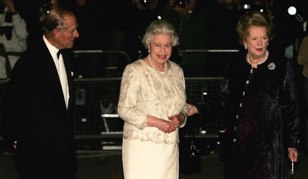 Fülöp edinburgh-i herceg, II. Erzsébet brit királynő és Margaret Thatcher brit konzervatív politikus (Fotó: listal.com)