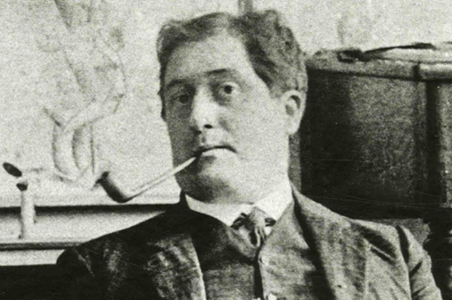 Guillaume Apollinaire (1880-1918) francia költő, író, barátja, Pablo Picasso lakásán, 1910 (Fotó: picssr.com)