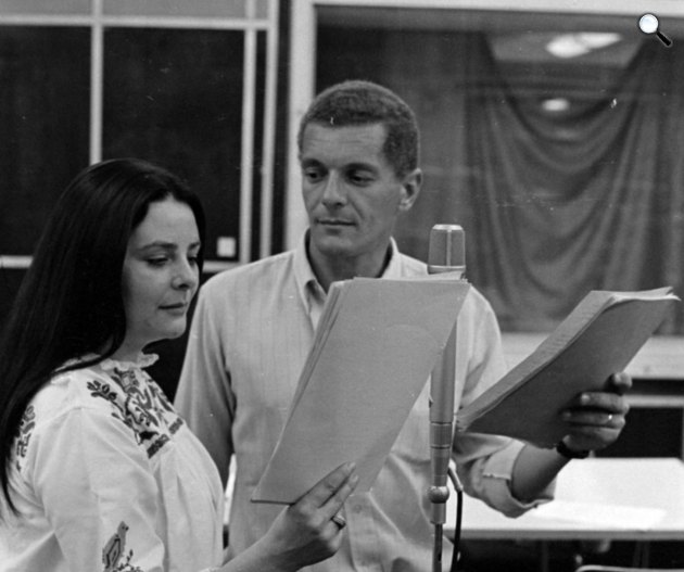 Béres Ilona és Mécs Károly színművészek a Magyar Rádió stúdiójában, 1972 (Fotó: Fortepan/Szalay Zoltán)