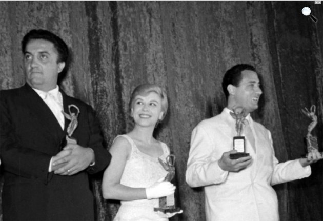 Federico Fellini, Giulietta Masina és Alberto Sordi, 1955 (Fotó: Listal.com)