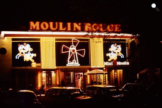 A megvilágított Moulin Rouge, Budapest, 1975 (Fotó: Fortepan/Ed Sijmons)