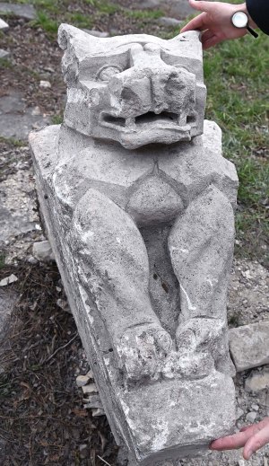 Erzsébet királyné pihenőházának oroszlánszobra a budai Várban., 2020 (Fotó: MTI/Bruzák Noémi)