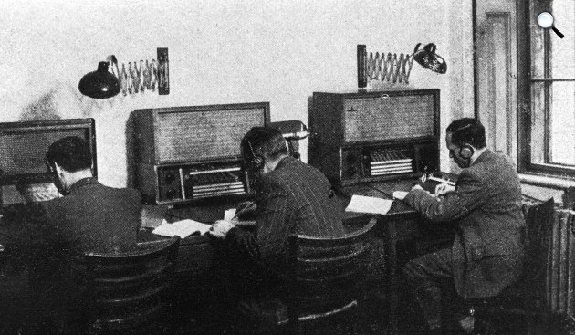 Magyar Távirati Iroda (MTI) szerkesztősége, rádiófigyelők, Budapest, 1930-as évek (Fotó: MTI/hirado.hu)