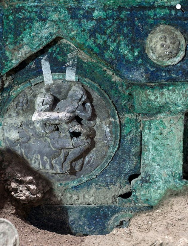 Erotikus jelenetekkel díszített ókori diadalkocsi Civita Giuliana területén, Pompeji romvárosától nem messze (Fotó: pompeiisites.org/Reuters)