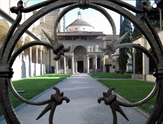 Filippo Brunelleschi - Santa Croce-templom udvarában a Pazzi-család kápolna, Firenze (Fotó: Museum Florence )