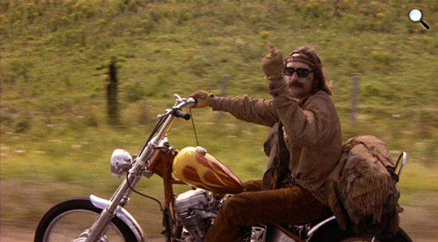 Szelíd motorosok - Dennis Hopper polgárpukkasztó jelenete, 1969 (Fotó: listal.com)