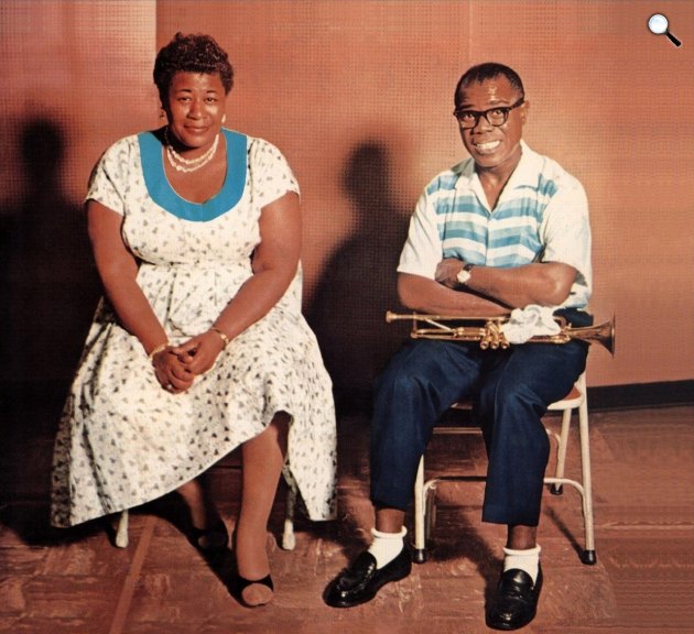 Ella Fitzgerald (1917-1996) énekesnő és Louis Armstrong (1901-1971) trombitás, énekes, zenekarvezető (Fotó: listal.com)