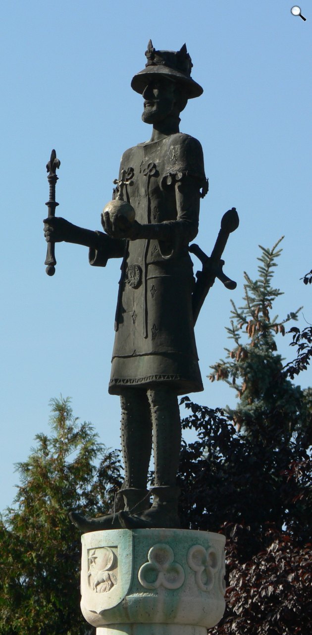 Károly Róbert szobra Gyöngyös, Kő Pál (1941-2021) szobrász alkotása (Fotó: Wikimédia)