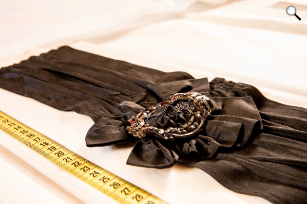 Erzsébet királyné meggyilkolásakor viselt 53 cm-es ruhaöve a szegedi Móra Ferenc Múzeumban, 2021 (Fotó: MTI/Rosta Tibor)