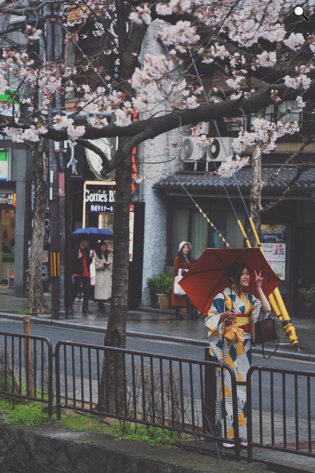 Ázsiai kultúra - Kimonóba, a japán népviseletbe öltözve (Fotó: Stock)