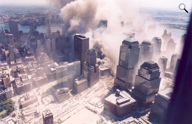 Romok, roncsok és por New Yorkban a 2001. szeptember 11-i terrortámadás után (Fotó: NIST)