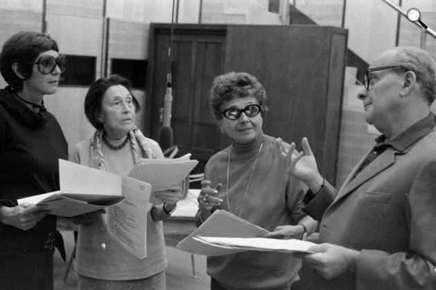 Psota Irén, Makay Margit, Mezey Mária és Ráday Imre színművészek a Magyar Rádió 14-es stúdiójában, 1971 (Fotó: Fortepan/Szalay Zoltán)