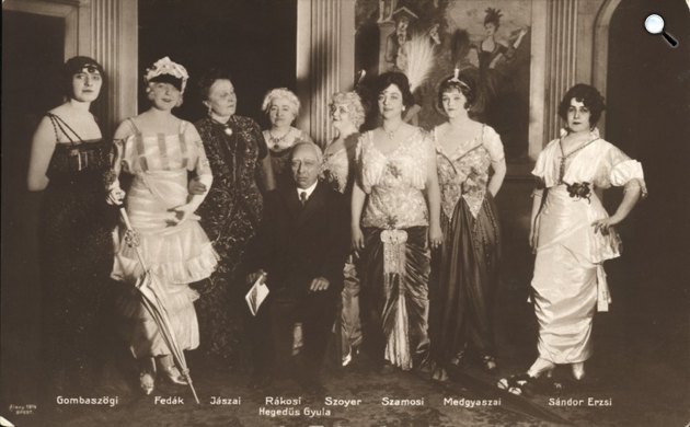 Gombaszögi Frida, Fedák Sári, Jászai Mari, Rákosi Szidi, Szoyer Ilonka, Szamosi, Medgyaszai Vilma, Sándor Erzsi, Hegedűs Gyula, 1919 (Fotó: PIM/europeana.eu)