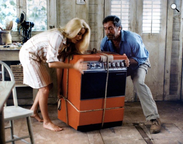 A vadember - Catherine Deneuve és Yves Mondtand, 1975 (Fotó: listal.com)