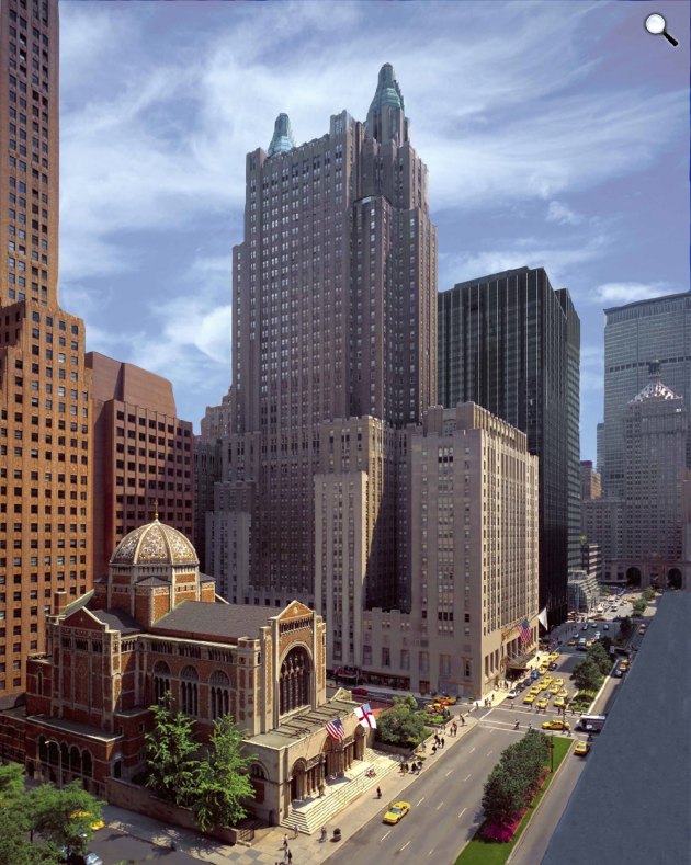 Waldorf Astoria Hotel előtte a Szent Bertalan-templom, New York (Fotó: Flickr)