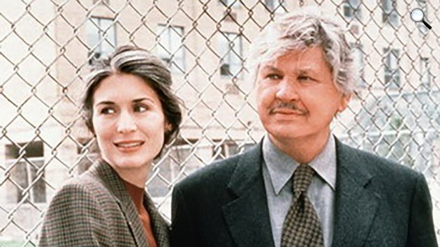 A zsaru családja 3. - Lezáratlan akták, akciófilm -  Charles Bronson és Kate Fein, 1999 (Fotó: listal.com)